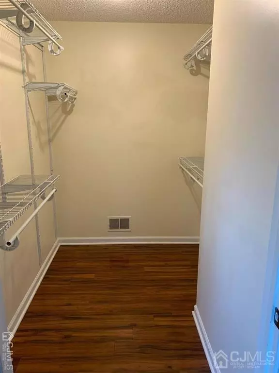 North Brunswick, NJ 08902,25 BRIGHTON WAY