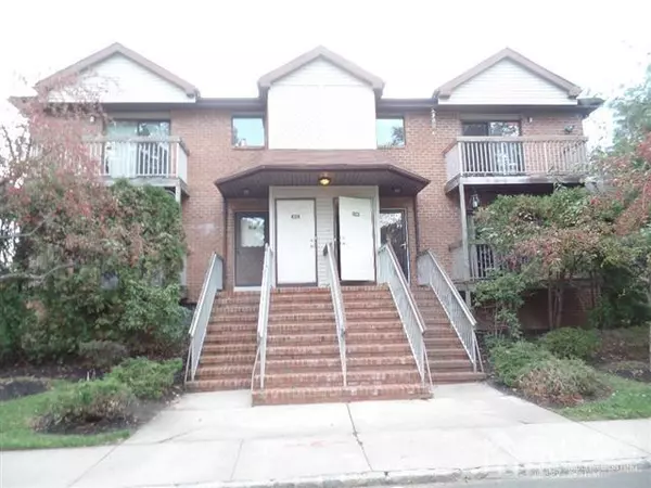 North Brunswick, NJ 08902,3904 Birchwood CT