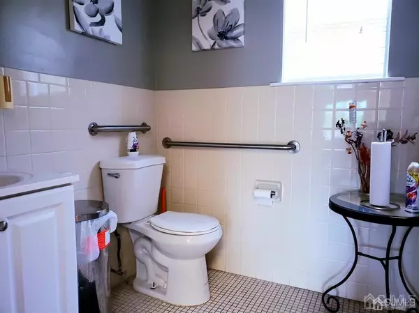 North Brunswick, NJ 08902,1835-1835 US HIGHWAY 130 HWY S