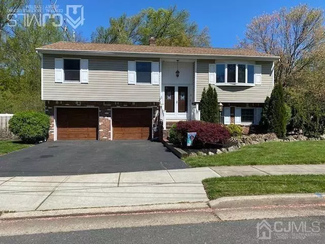 Colonia, NJ 07067,31 CLOVE DR