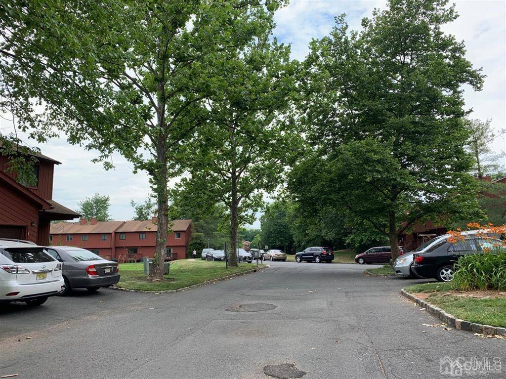 Edison, NJ 08820,6 IRIS CT