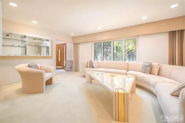Edison, NJ 08820,9 ASPEN CIR