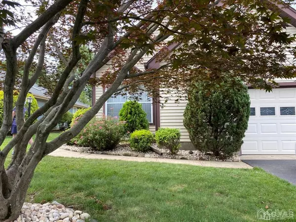 22 ASHBOURNE DR #B, Monroe, NJ 08831