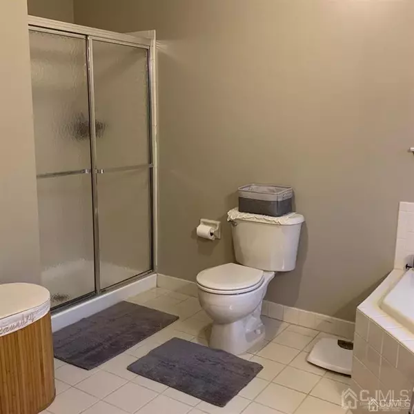 Edison, NJ 08837,84 Heman ST