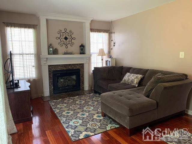 Edison, NJ 08837,84 Heman ST