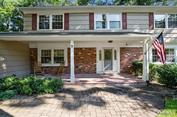 East Brunswick, NJ 08816,7 CARLTON CT