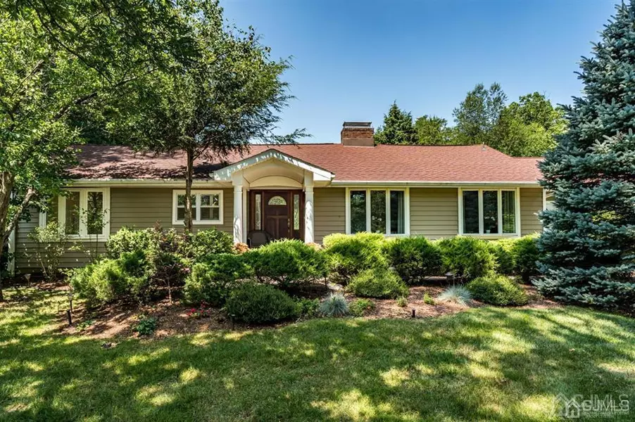 23 WARWICK RD, Colonia, NJ 07067