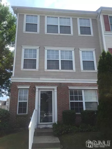 23 W Woodlake DR NE #23, Sayreville, NJ 08859