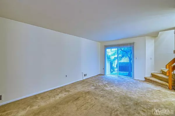 North Brunswick, NJ 08902,1048 SCHMIDT LN