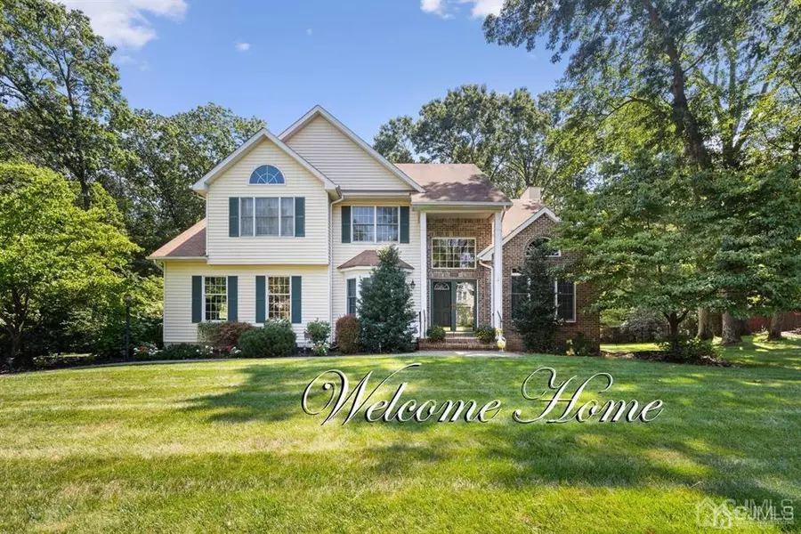 12 GUINEVERE RD, Monroe, NJ 08831