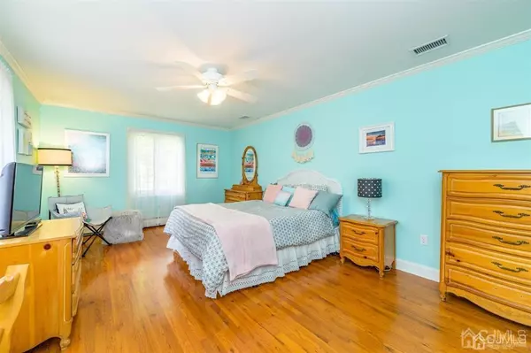 Wall, NJ 08750,1307 W Chicago BLVD