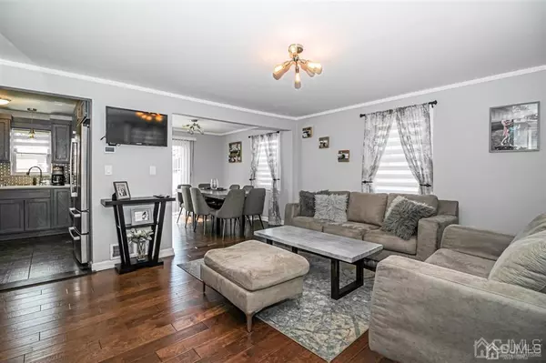 Fords, NJ 08863,608 King Georges RD