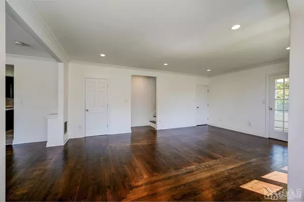 East Brunswick, NJ 08816,268 MILLTOWN RD