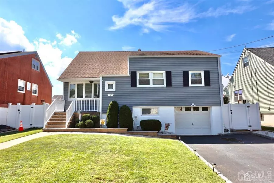 154 Arlington DR, Fords, NJ 08863