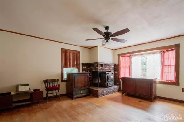 East Brunswick, NJ 08816,5 Patrick ST