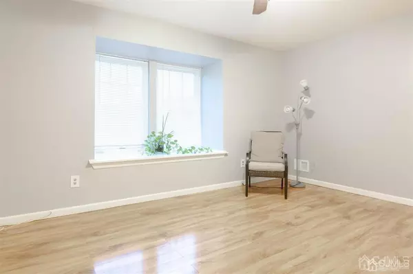 South Brunswick, NJ 08810,25 Woodland WAY