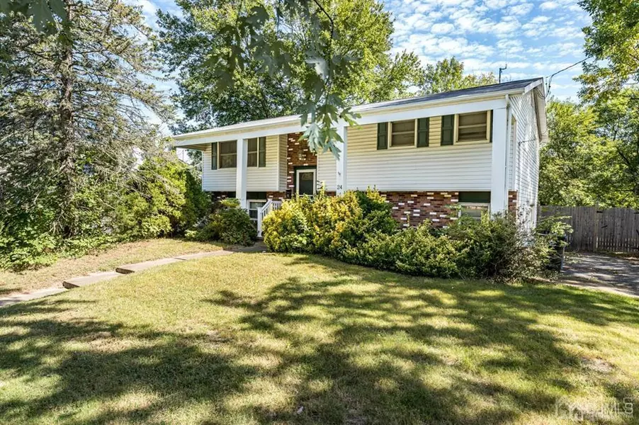 24 Brookwood Pkwy, Jackson, NJ 08527