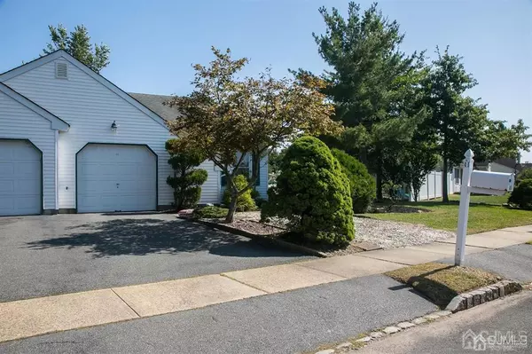 41 Woodbrooke DR,  Edison,  NJ 08820