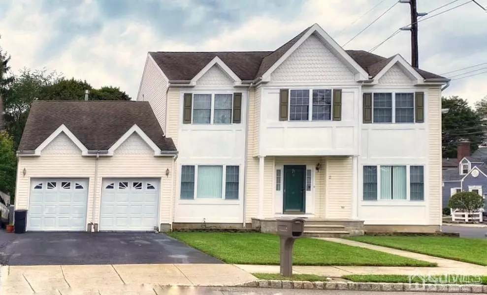 2 Graulich DR, Milltown, NJ 08850