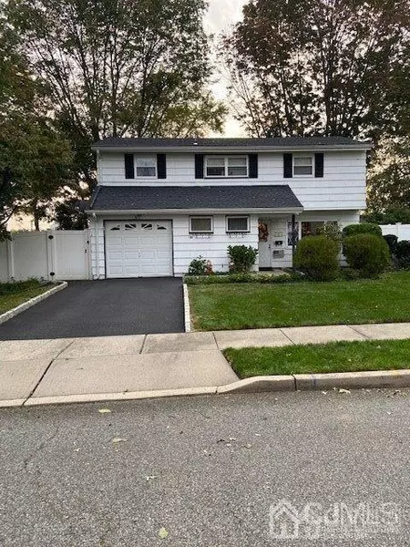 25 Carole PL, Old Bridge, NJ 08857