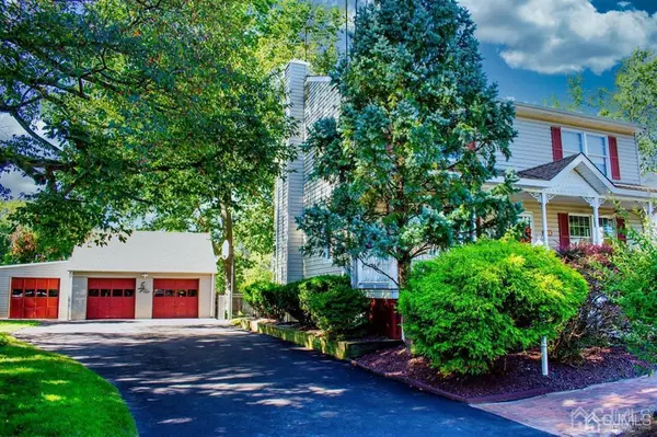 North Brunswick, NJ 08902,588 4th AVE