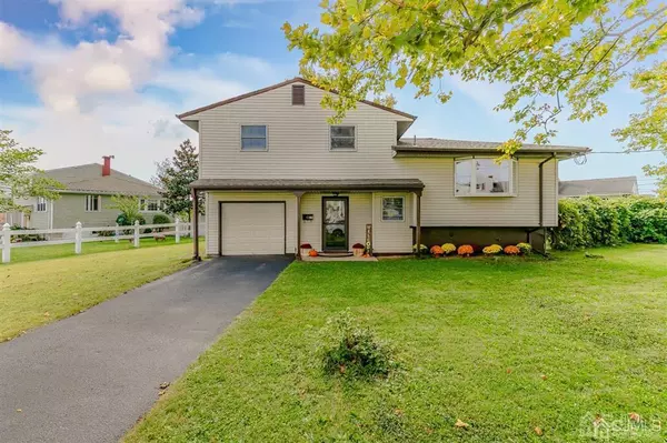 28 Bayberry CT, Port Reading, NJ 07064