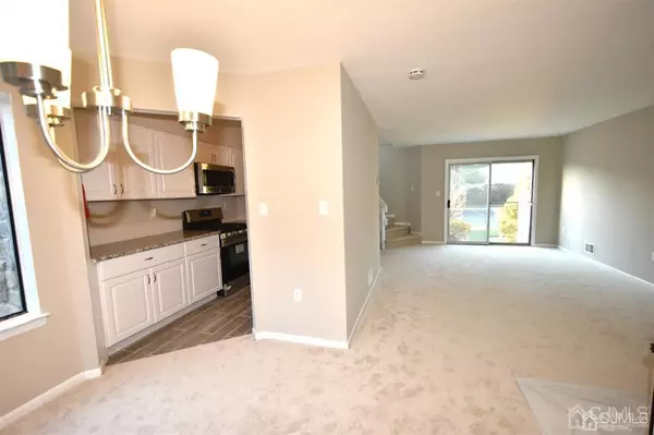 North Brunswick, NJ 08902,1086 Schmidt LN