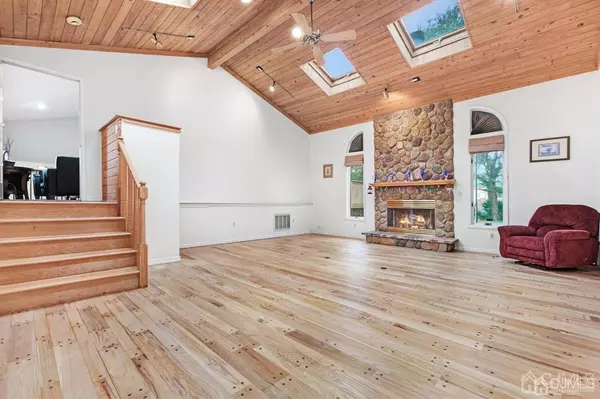 East Brunswick, NJ 08816,25 Marlow RD