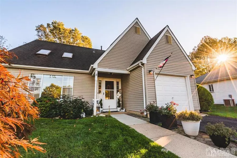 8 Chamberlain CT, Old Bridge, NJ 08857