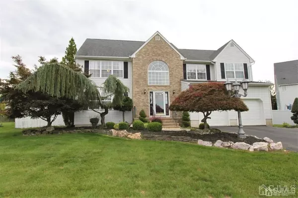 11 Shawn CT, North Brunswick, NJ 08902