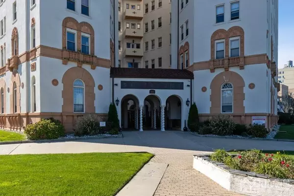 Asbury Park, NJ 07712,400 Deal Lake DR #4G