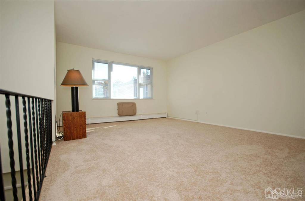 Edison, NJ 08817,14 York DR #3B