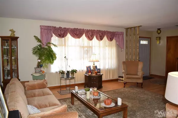 North Brunswick, NJ 08902,1189 Douglas AVE