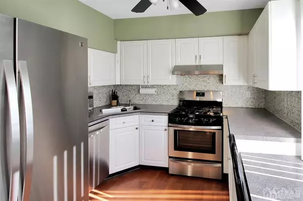 East Brunswick, NJ 08816,11 Stratford RD