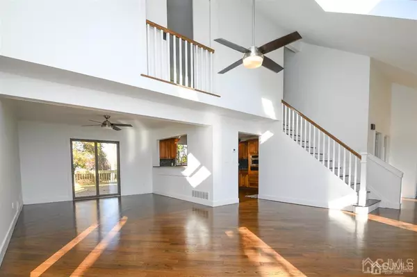 North Brunswick, NJ 08902,17 Erik DR