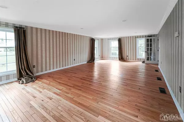 North Brunswick, NJ 08902,320 Louis ST