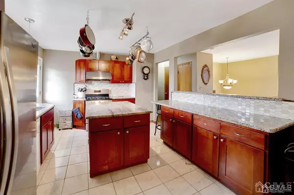 North Brunswick, NJ 08902,710 Wood AVE