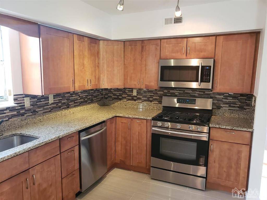 Old Bridge, NJ 08857,5 Chamberlain CT