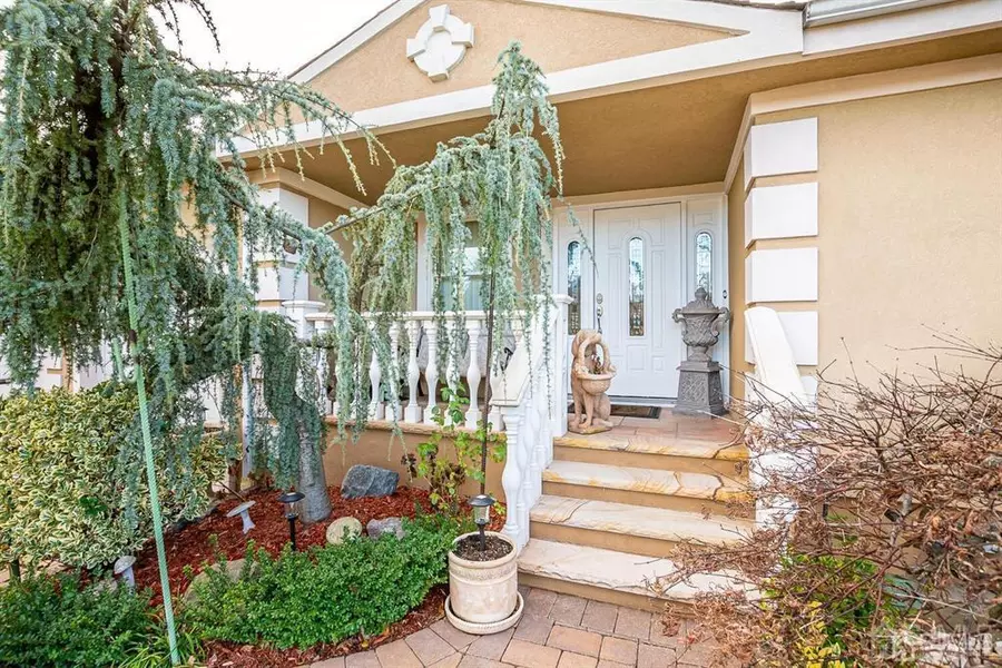 77 Fordham PL, Colonia, NJ 07067