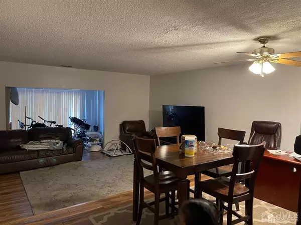 North Brunswick, NJ 08902,17 Bristol DR