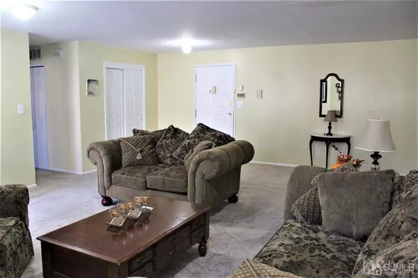 Linden, NJ 07036,1150-1190 W Saint Georges AVE #B30