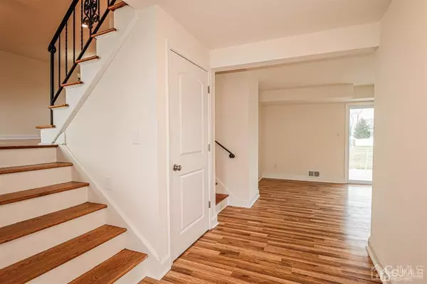 Edison, NJ 08837,8 Timothy CT