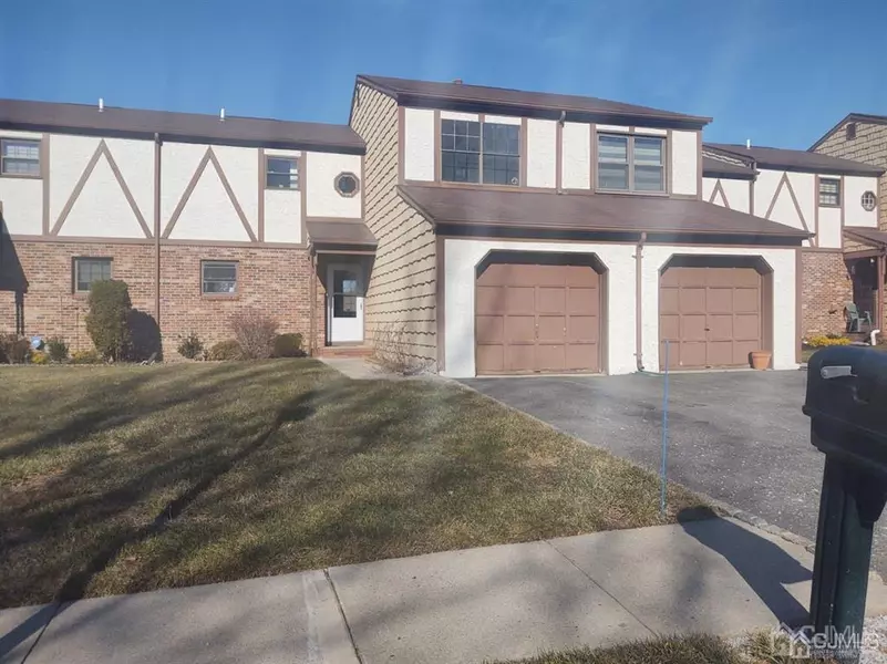 4 Wellington CT, Sayreville, NJ 08872