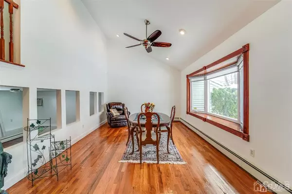 Colonia, NJ 07067,92 Drake PL