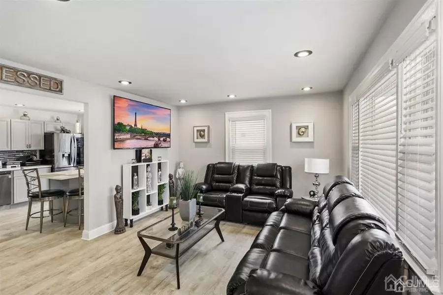 28 Wagner ST, Fords, NJ 08863