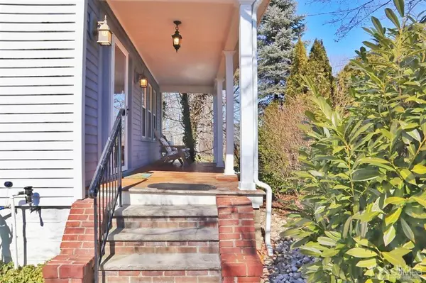 East Brunswick, NJ 08816,559 Ryders LN