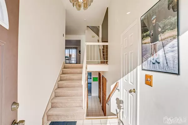 North Brunswick, NJ 08902,3304 N Oaks BLVD