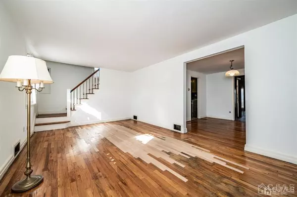 Dunellen, NJ 08812,243 Maple AVE