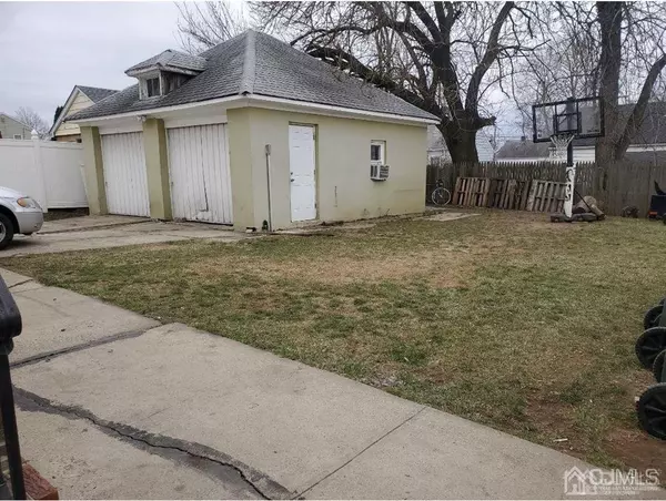 Port Reading, NJ 07064,82 Holly ST