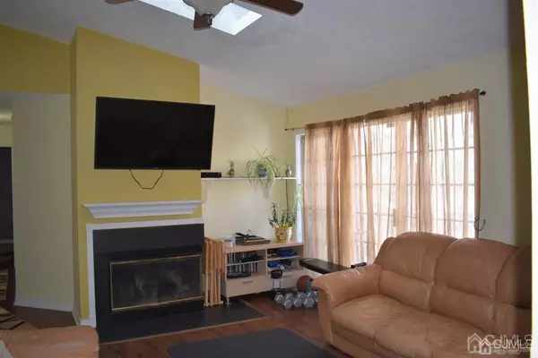 North Brunswick, NJ 08902,175 Darwin LN